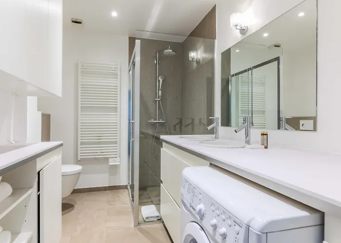Bastille - Elegant Duplex Loft -6p